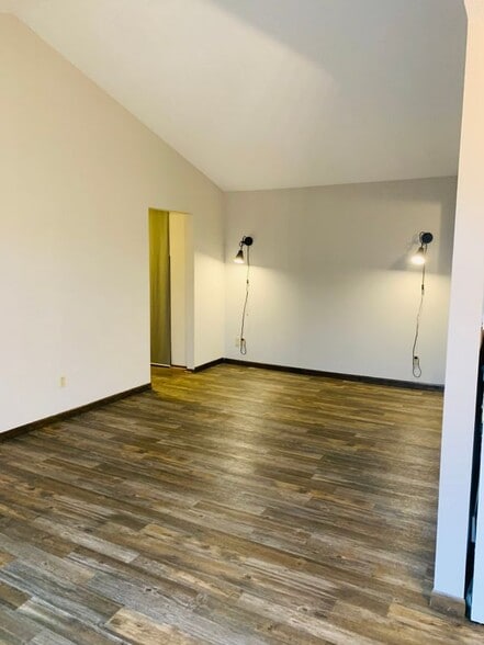 Building Photo - 932 Westbrooke Way