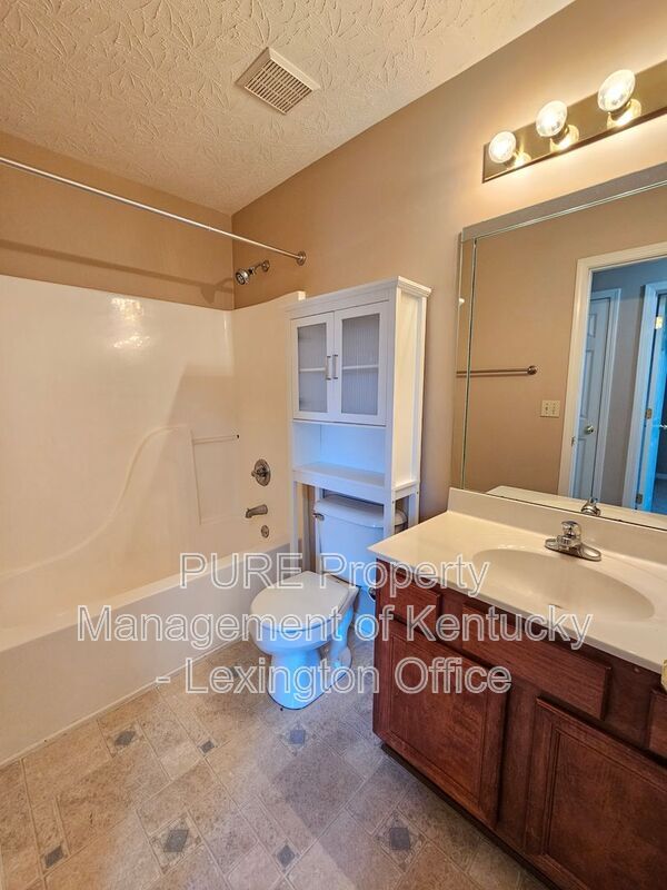 Building Photo - 528 Newbury Way