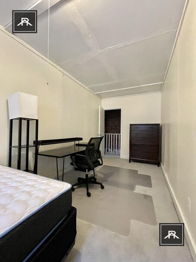 Building Photo - 4 bedroom in Brookline MA 02446