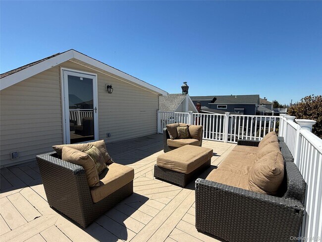 Building Photo - 227 W Pine St