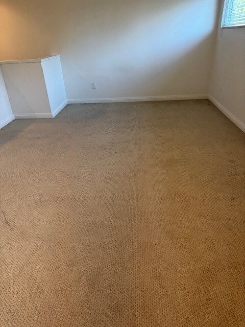 Building Photo - 733 Lake St