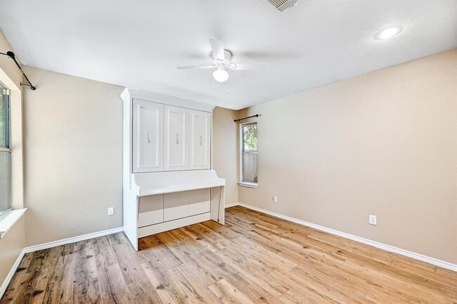 Building Photo - 9403 Longvale Dr