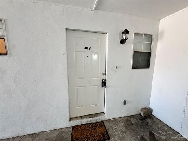 Building Photo - 13 Oasis Dr