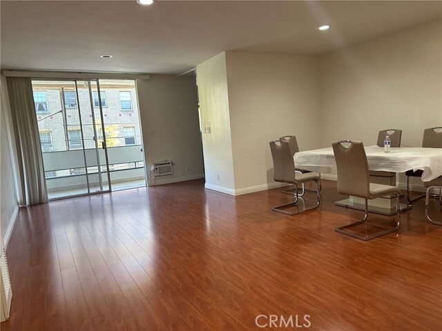 Building Photo - 360 S Kenmore Ave