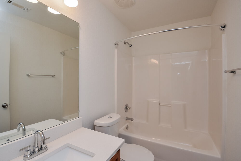 Building Photo - 245 Lakeside Point