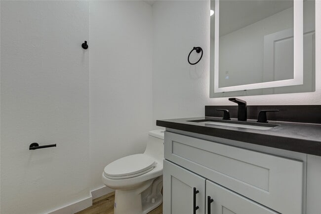 Building Photo - 3223 Cherry Hills Dr