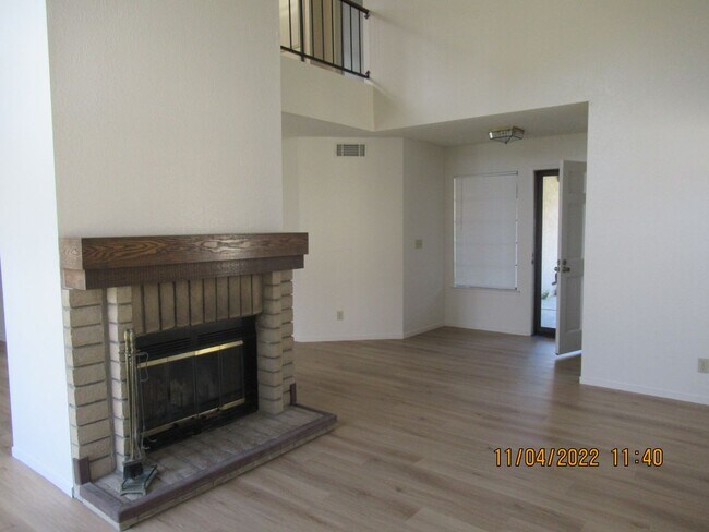 Building Photo - 1220 Iris Ct