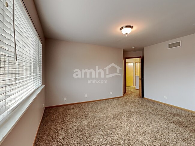 Building Photo - 606 Wildwood Ln