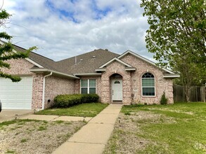 Building Photo - 3203 Von Trapp Ln