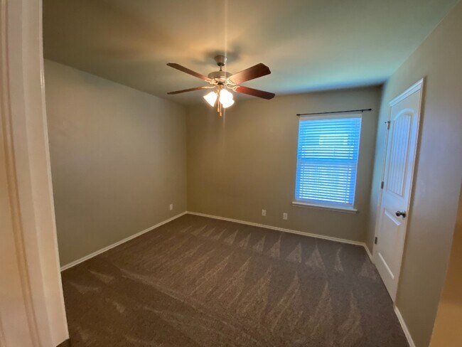 Building Photo - 15201 E 109th St N