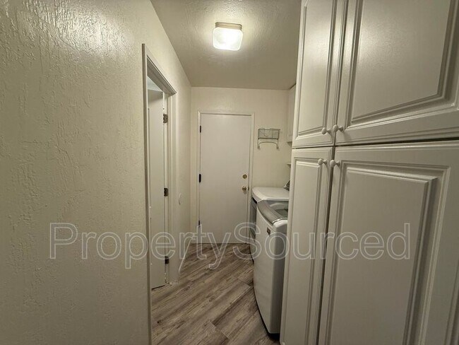 Building Photo - 1550 Naples Ct