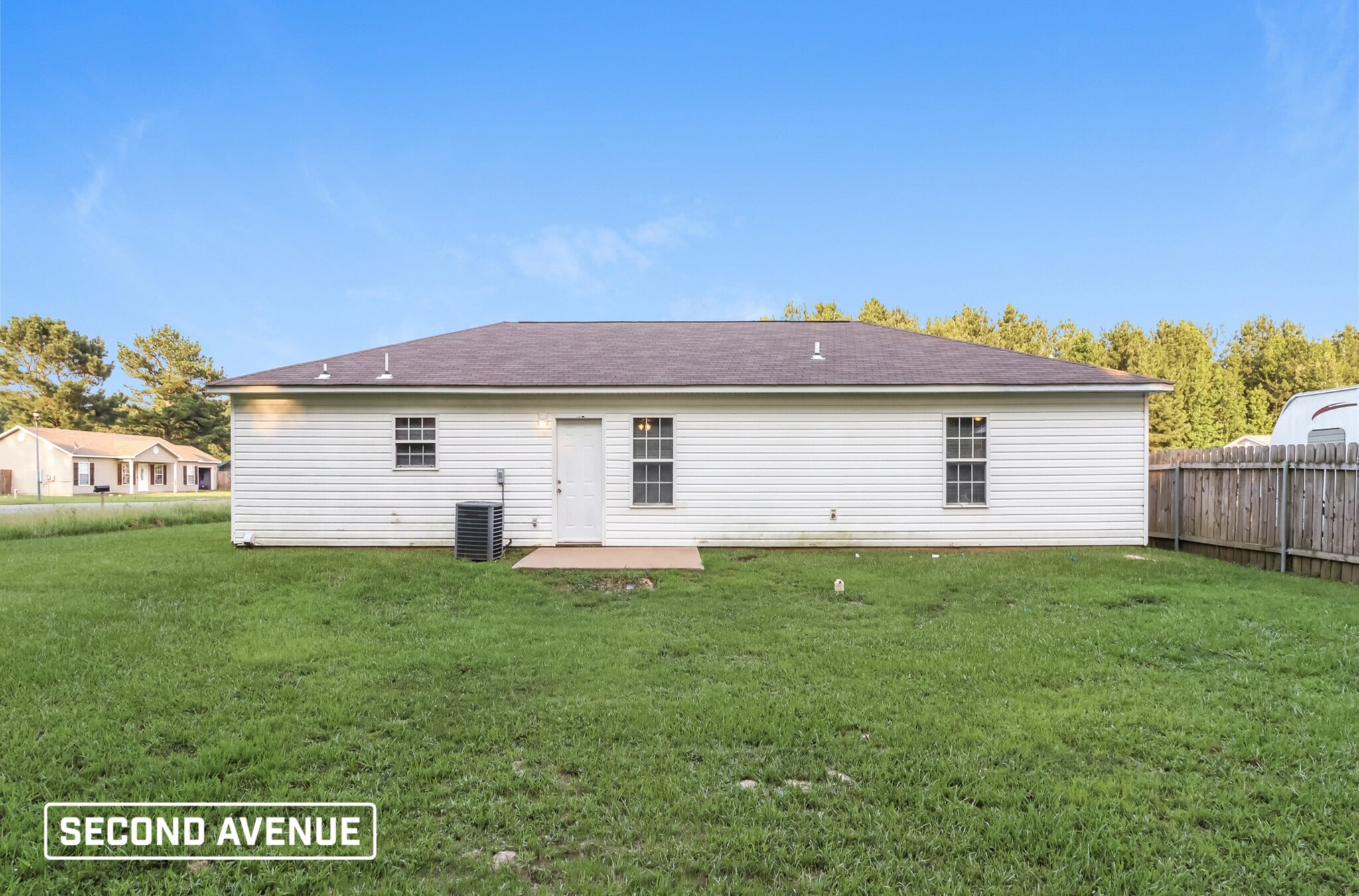 Building Photo - 203 Glenn Oak Dr