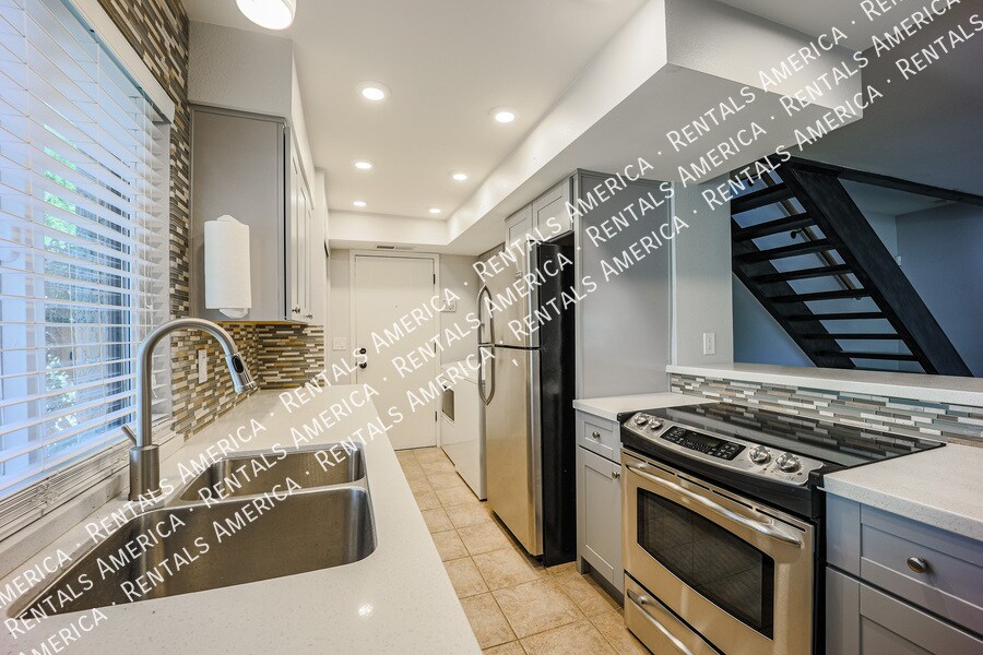 Building Photo - 8449 S 48th St
