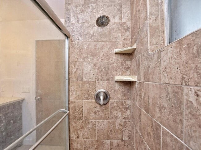 Building Photo - 2407 Versailles Dr