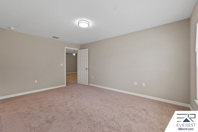 Building Photo - 3 Slumber Path