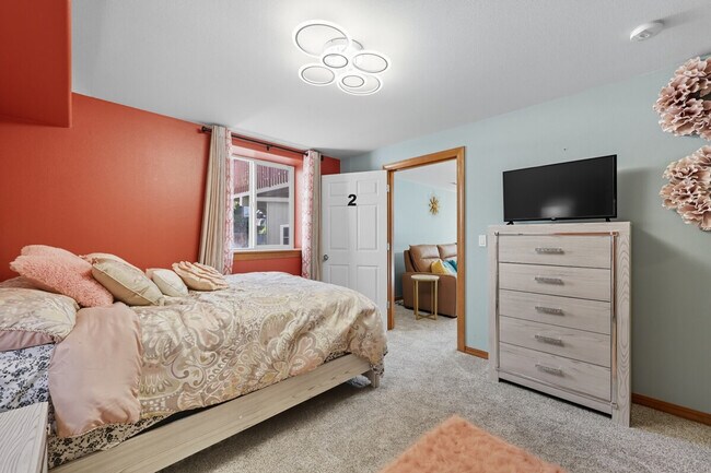 Building Photo - 355 Cindy Rd