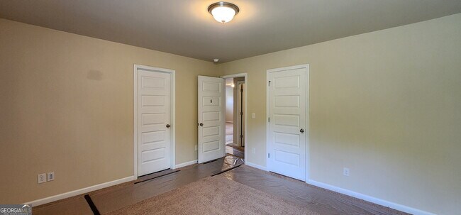 Building Photo - 525 Twelve Oaks Dr