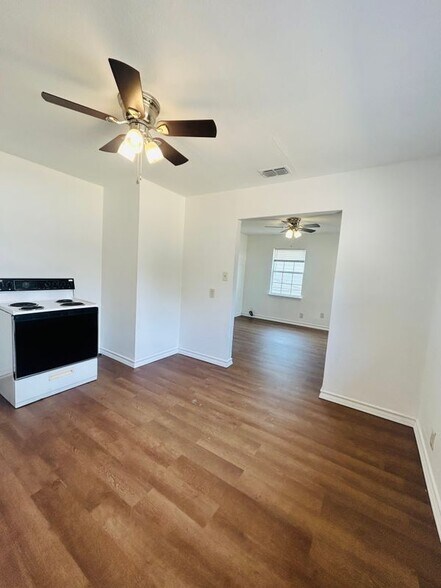 Building Photo - 1110 W Fay St