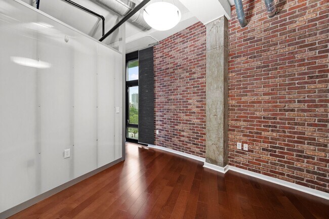 Building Photo - 415 St Pauls Blvd