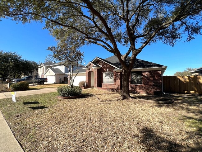 Building Photo - Single Story 4 Bedrooms 2 Bathrooms Home for Rent in Prime Northwest of Austin Location, nearby A...