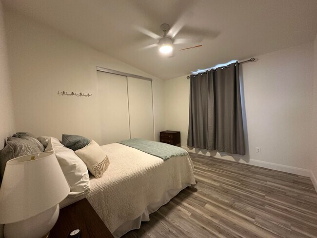 Building Photo - 54445 Avenida Alvarado