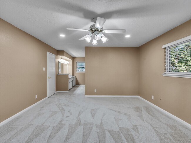 Building Photo - 6702 Moccasin Bend Dr