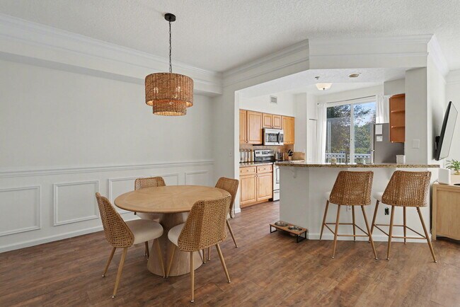 Building Photo - 2044 Alta Meadows Ln