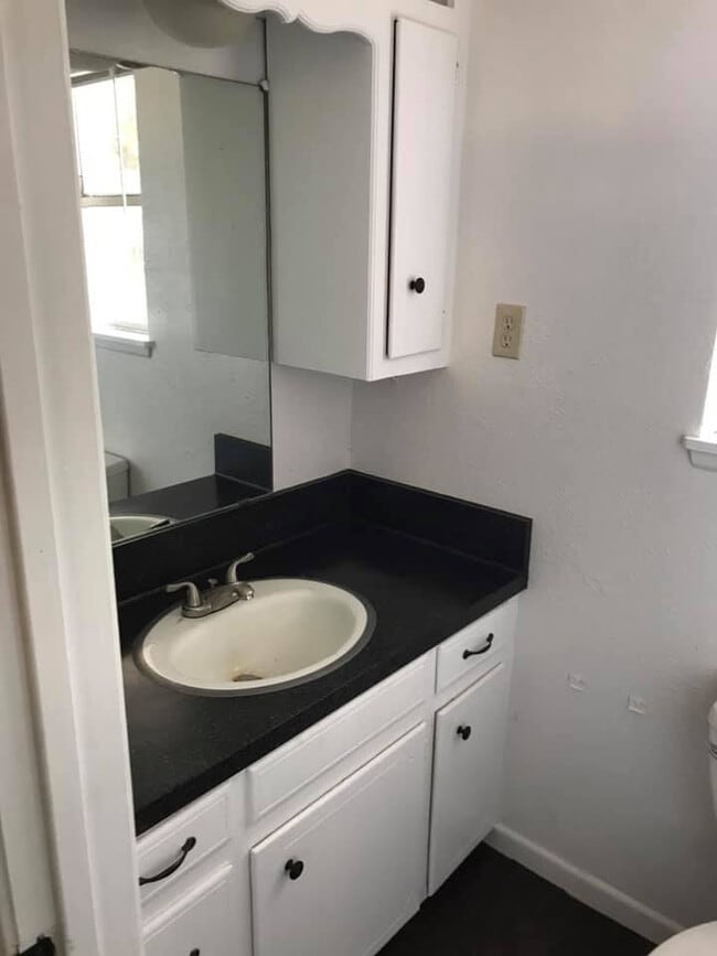 Building Photo - 2/2 on 9 acres horse property