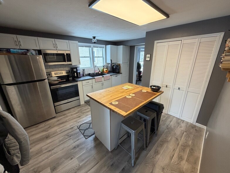 Building Photo - 10815 Waterville St