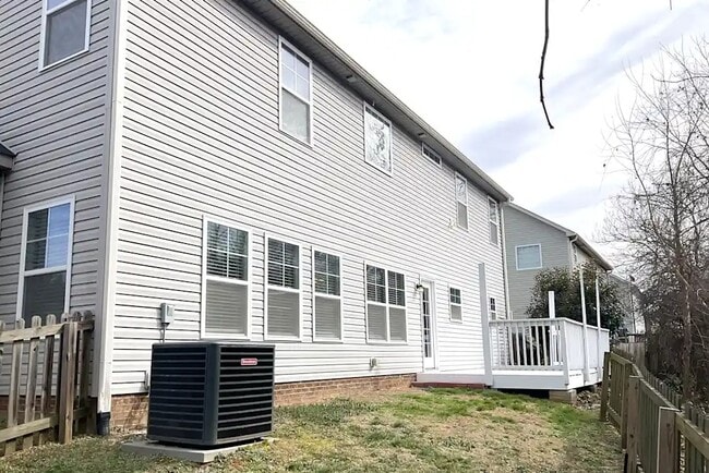 Building Photo - 271 Water Mill Rd