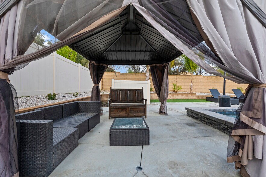 Building Photo - 35676 Small Pine Ct