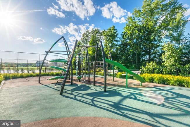 Building Photo - 1305 Churchill Downs Way