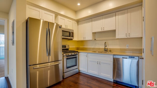 Building Photo - 155 S Oxford Ave