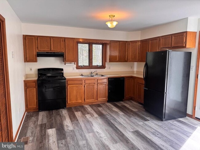 Building Photo - 420 Council Bluffs Ct