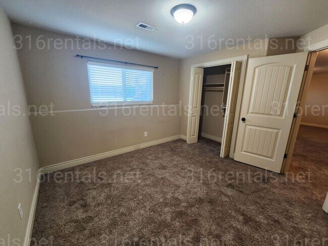 Building Photo - 8470 Granite Ct