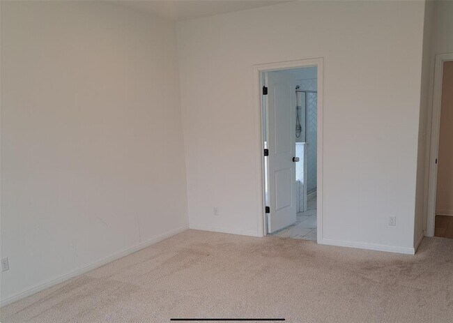 Building Photo - 2633 Danbury Ln