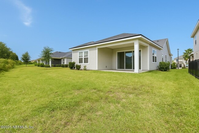 Building Photo - 1827 Amberly Dr