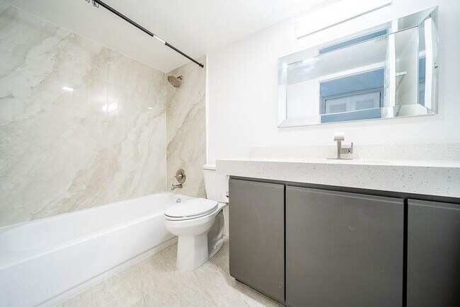 Building Photo - 13810 Oneida Dr