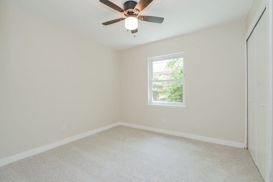 Building Photo - 3733 Magnolia Dr