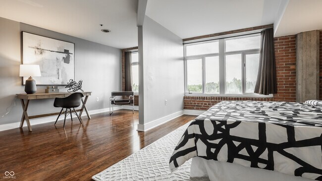 Building Photo - 430 N Park Ave