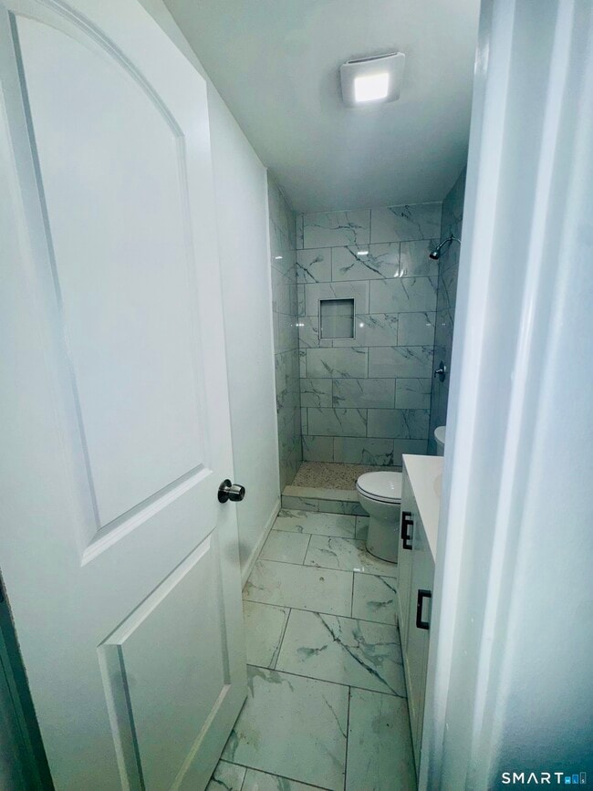 Building Photo - 1415 Stratford Ave