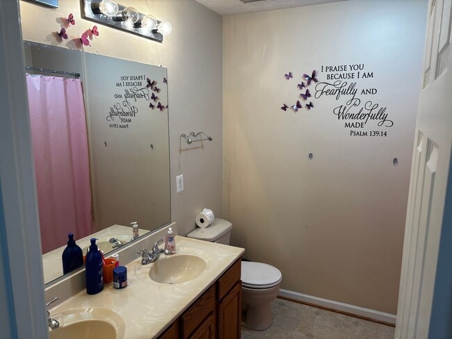 Building Photo - Spacious 4BR, 3.5 Bath House in Elkton