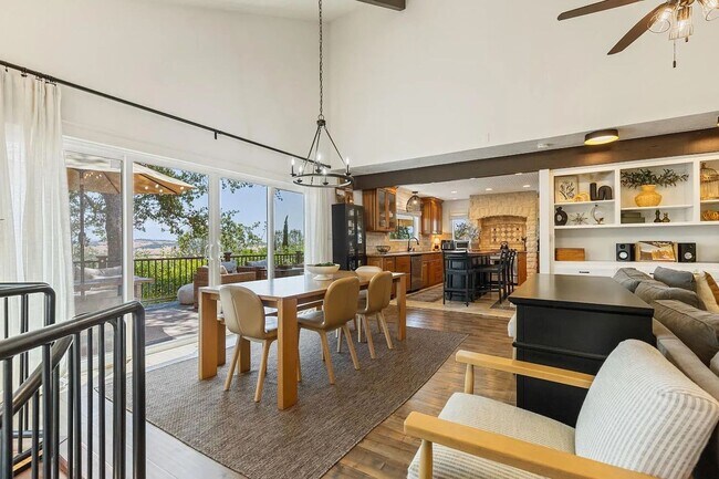 Building Photo - Luxury 5 Bedroom Home with Panoramic Views...