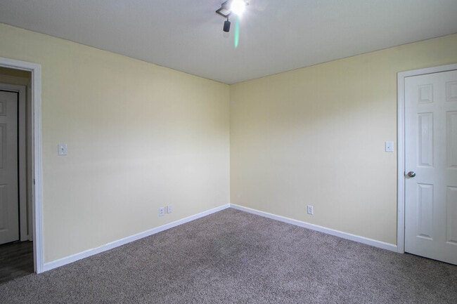 Building Photo - 329 Northridge Dr