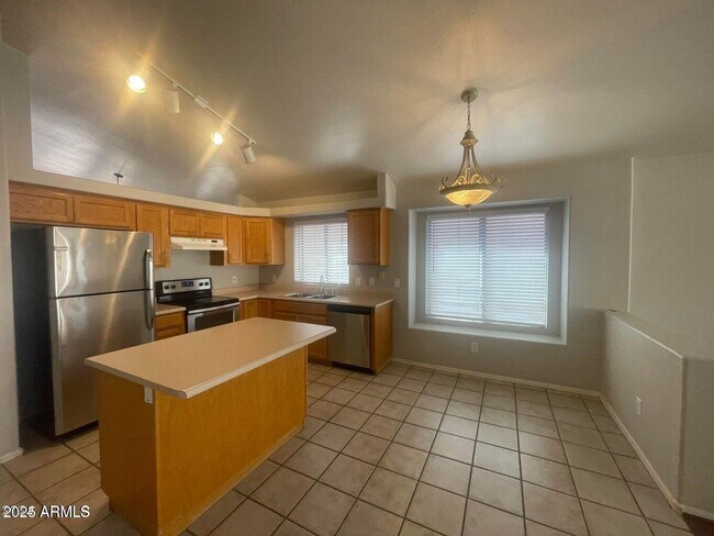 Building Photo - 2230 E Menadota Dr