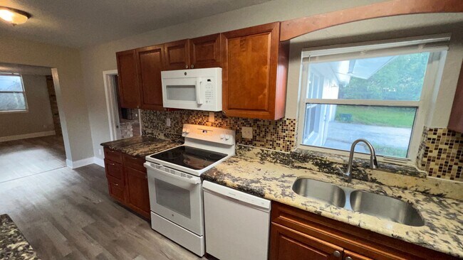 Building Photo - Charming 4 Bedroom, 2 Bathroom Home in Altamonte Springs!!