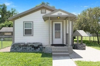 Building Photo - Ogden Location!