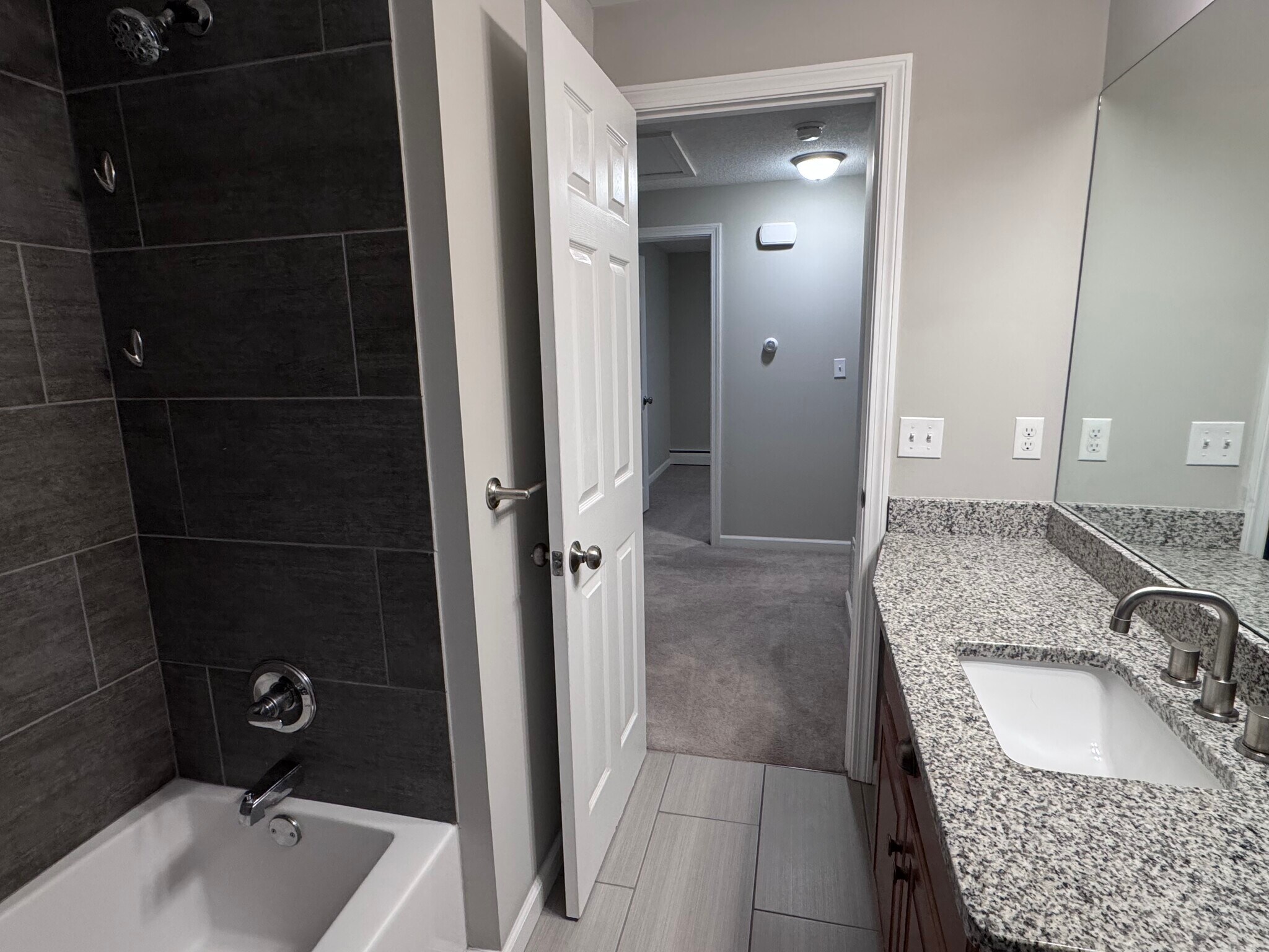 Building Photo - 435 Elmwood Dr