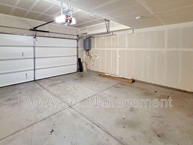 Building Photo - 223 Bolt Ct