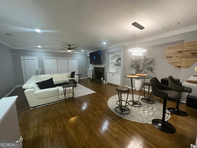 Building Photo - 2011 Appaloosa Mill Cir NE